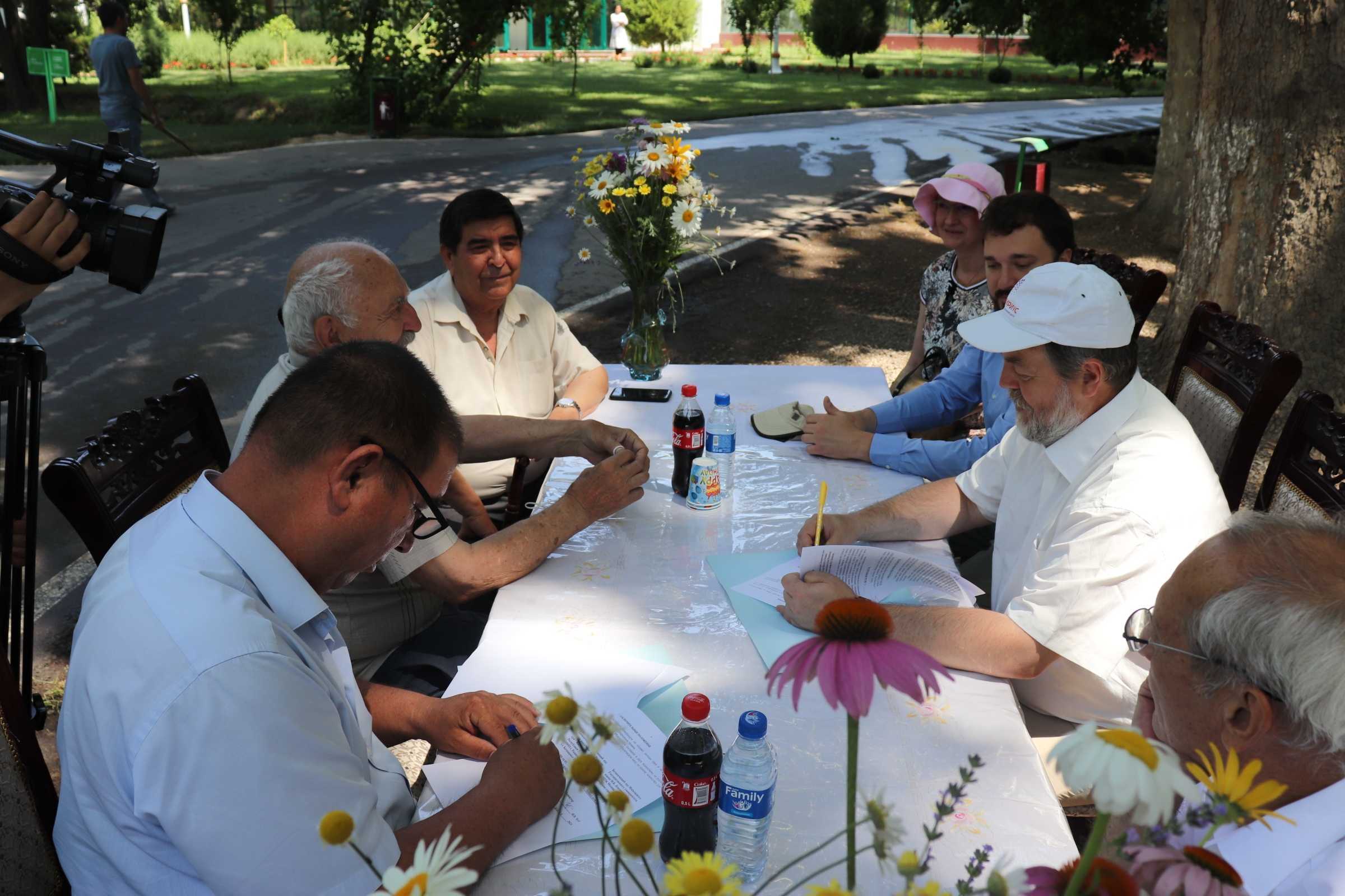 Cooperation ties are expanding